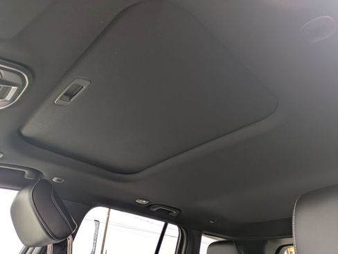 New 2026 Jeep Grand Cherokee Altitude image 17