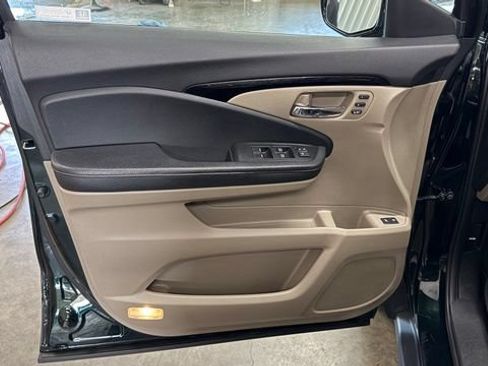 Used 2017 Honda Pilot Touring image 20