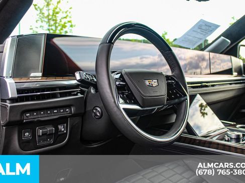 Used 2026 Cadillac Escalade Platinum Sport w/ LPO, Floor Liner Package AWD/4WD image 34