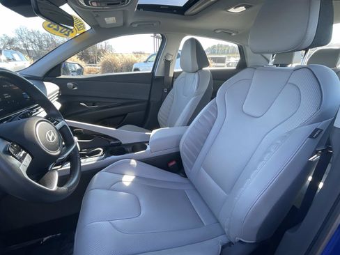 Used 2025 Hyundai Elantra Limited image 18
