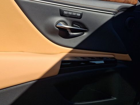 Certified 2025 Lexus ES 300h w/ Technology Package FWD image 13