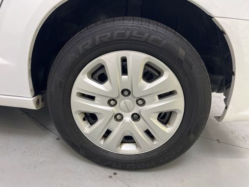 Used 2018 Dodge Grand Caravan SE FWD image 15