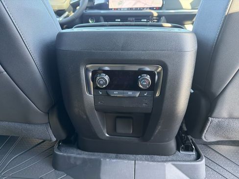 New 2026 Chevrolet Suburban High Country image 31