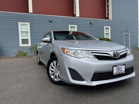 Used 2013 Toyota Camry LE FWD image 1