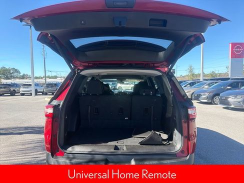 Used 2020 Chevrolet Traverse LT image 11