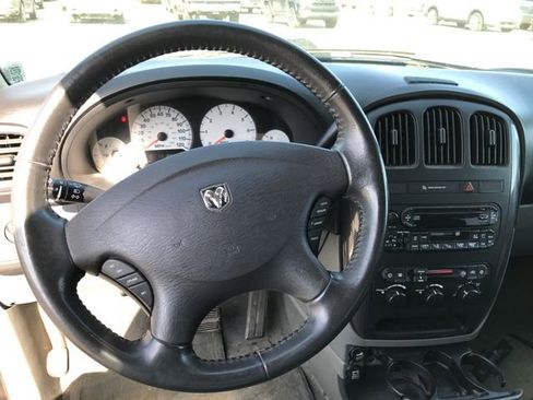 Used 2005 Dodge Grand Caravan SXT w/ Trailer Tow Prep Group FWD image 4