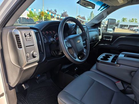 Used 2017 Chevrolet Silverado 1500 W/T w/ Trailering Package AWD/4WD image 9