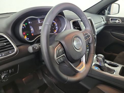 Used 2018 Jeep Grand Cherokee Altitude AWD/4WD image 19