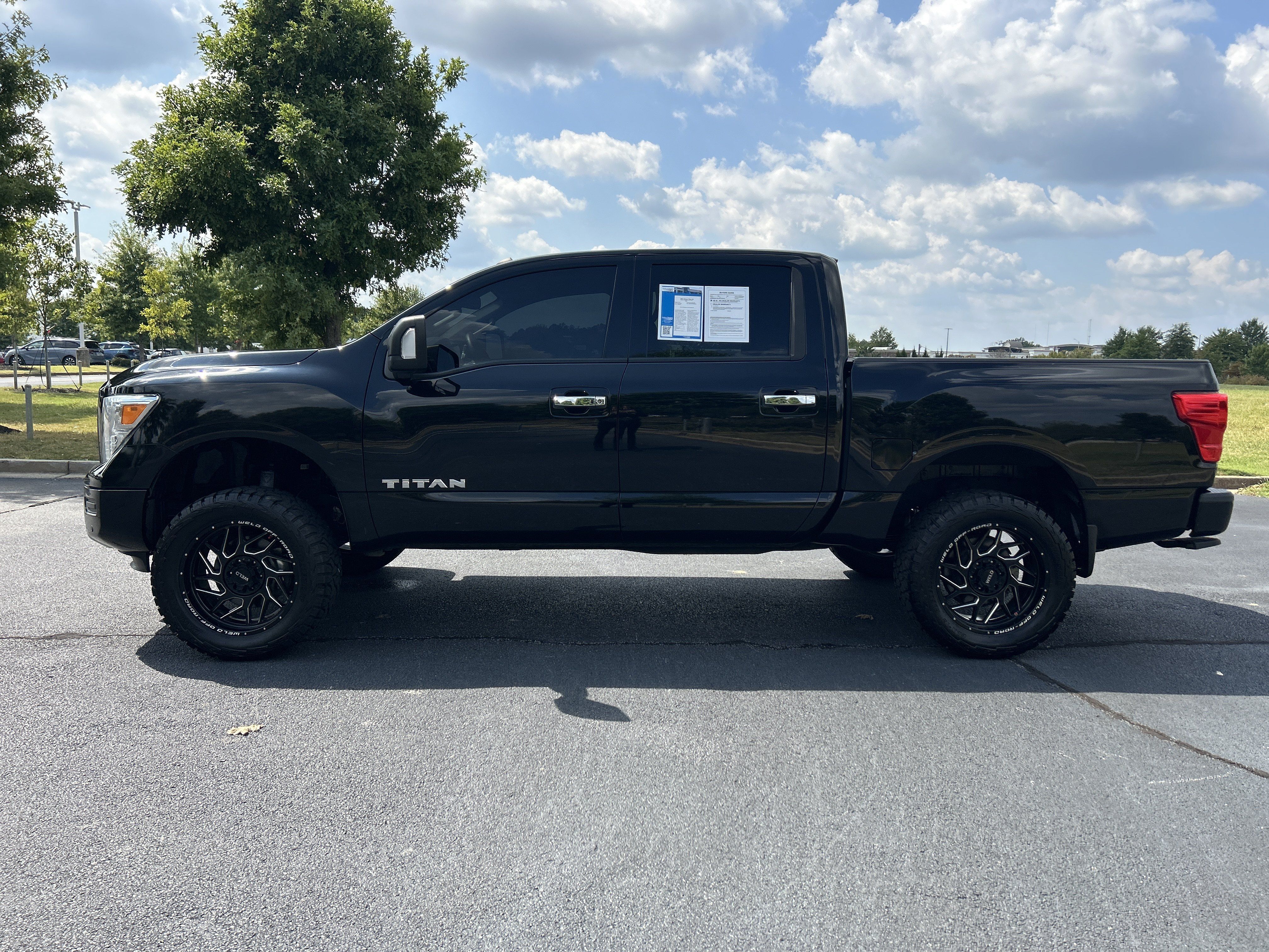 Used 2021 Nissan Titan SV w/ SV Convenience Package RWD image 6
