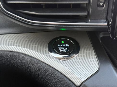 Used 2020 Ford Explorer XLT w/ Equipment Group 202A image 29