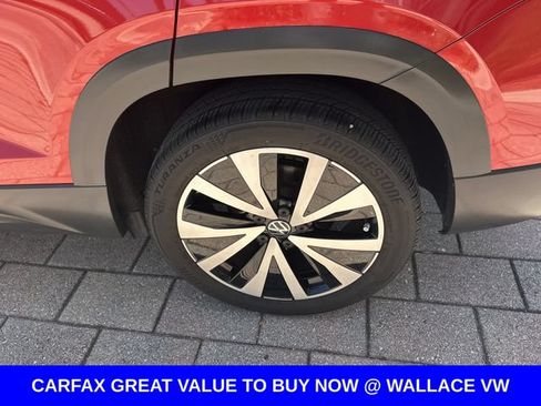 Certified 2024 Volkswagen Taos SE FWD image 11