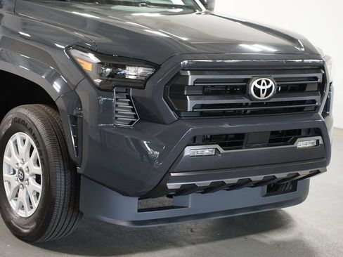 Used 2024 Toyota Tacoma SR5 AWD/4WD image 4