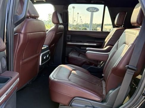 Used 2024 Ford Expedition Limited RWD image 11