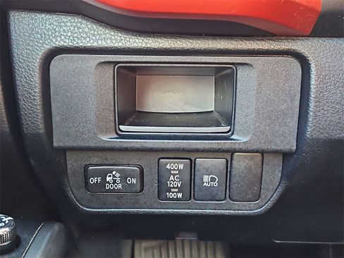 Used 2018 Toyota Tacoma TRD Sport w/ Technology Package image 18