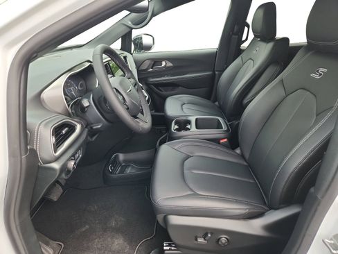 New 2026 Chrysler Pacifica Select image 10