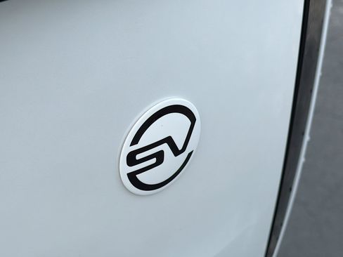 Used 2025 Land Rover Range Rover SV image 11
