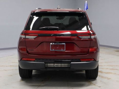 Used 2023 Jeep Grand Cherokee Altitude AWD/4WD image 11
