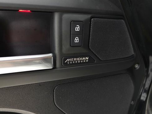 Certified 2025 Land Rover Defender 130 X-Dynamic SE AWD/4WD image 16
