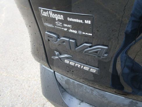 Used 2022 Toyota RAV4 XLE image 9