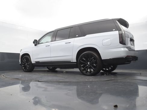 Certified 2026 Cadillac Escalade ESV Platinum Sport w/ LPO, ONYX Package AWD/4WD image 52