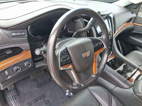 Used 2016 Cadillac Escalade ESV Luxury image 4