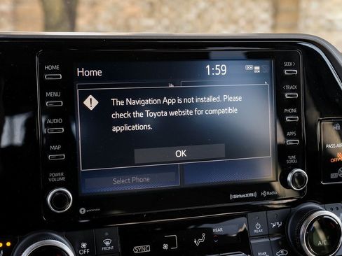 Used 2022 Toyota Highlander XLE image 42