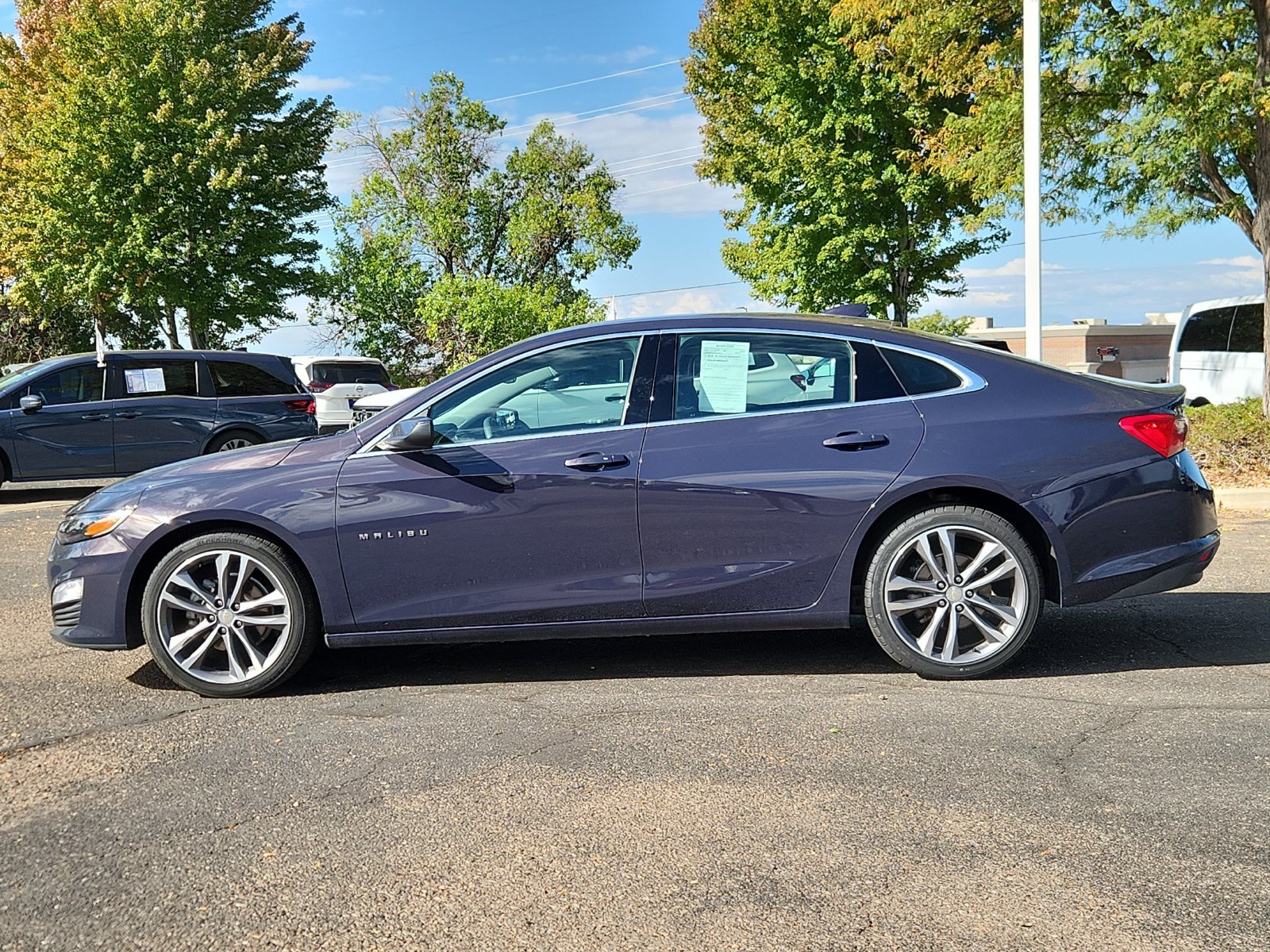 Used 2025 Chevrolet Malibu LT FWD image 2