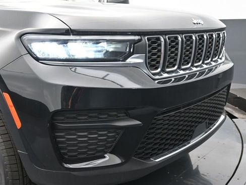 Used 2024 Jeep Grand Cherokee Laredo X AWD/4WD image 28