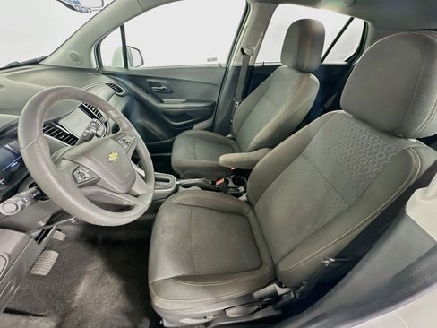 Used 2022 Chevrolet Trax LS w/ Tint and Cruise Package FWD image 13