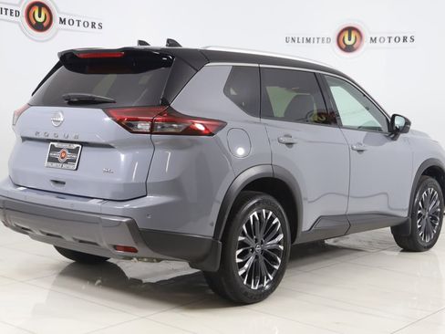 Used 2025 Nissan Rogue SL w/ Tech Package FWD image 3