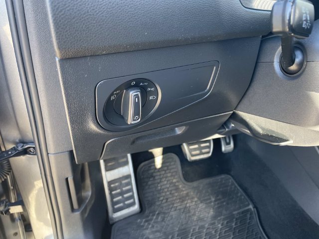 Used 2021 Volkswagen Tiguan SEL AWD/4WD image 24