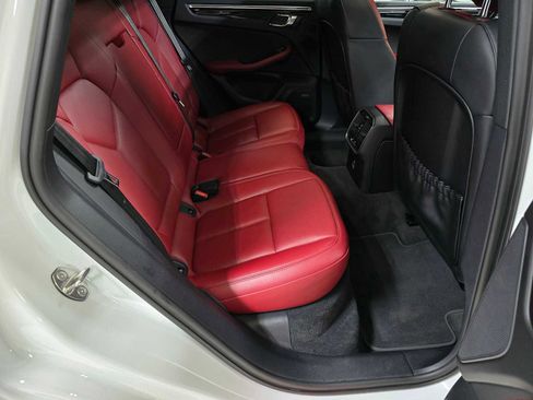 Used 2024 Porsche Macan image 14