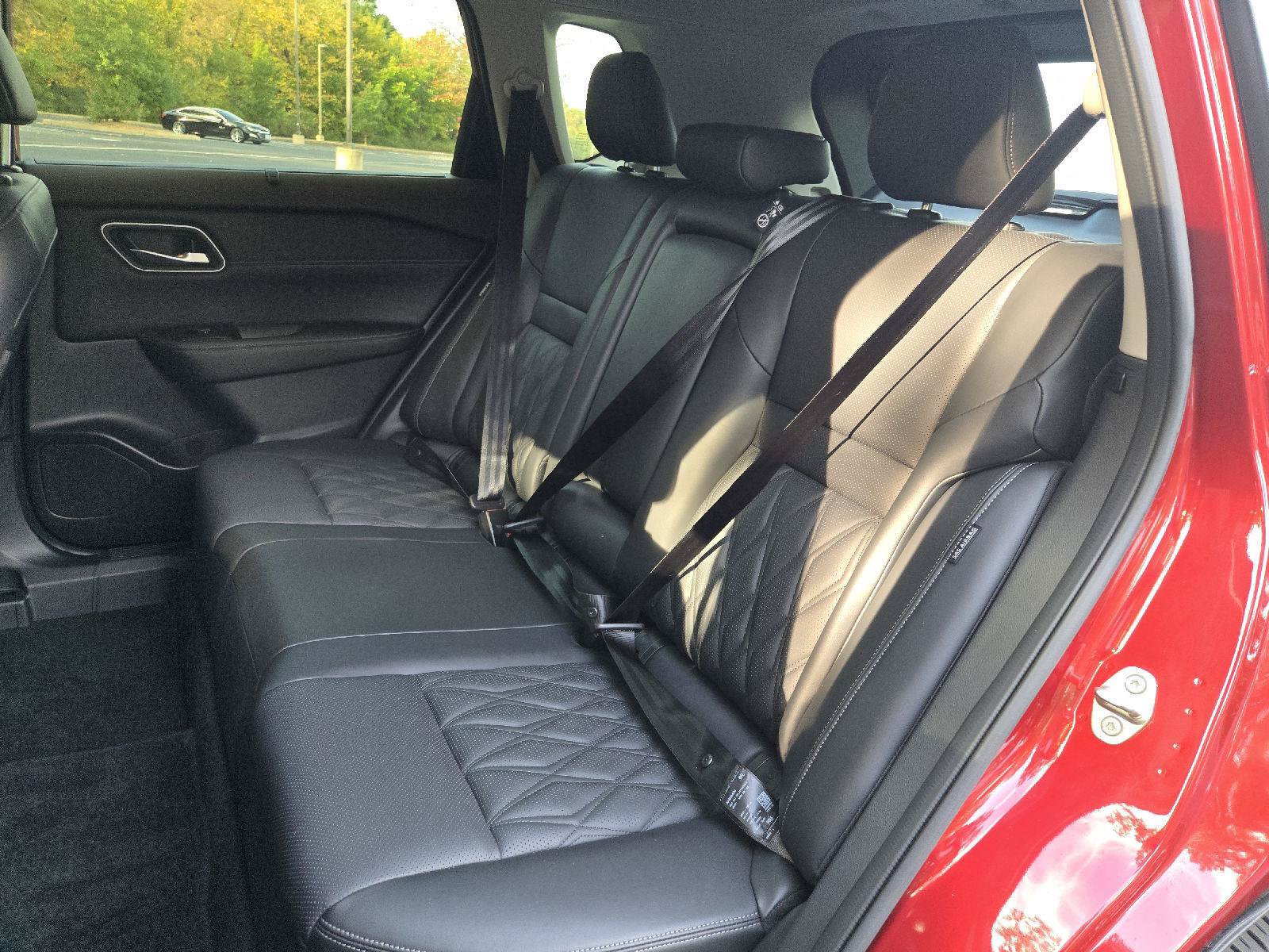 Used 2023 Nissan Rogue Platinum AWD/4WD image 28