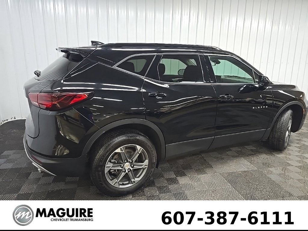 Used 2023 Chevrolet Blazer LT w/ Convenience Package AWD/4WD image 3