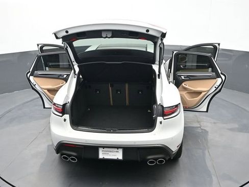 Certified 2025 Porsche Macan AWD/4WD image 28