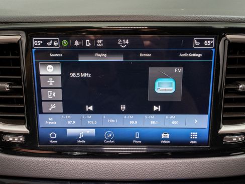 Used 2024 Chrysler Pacifica Touring-L image 18