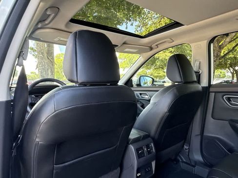 Used 2021 Nissan Rogue SL FWD image 22
