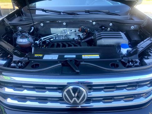 Used 2023 Volkswagen Atlas Cross Sport SE w/ Black Wheel Package AWD/4WD image 18