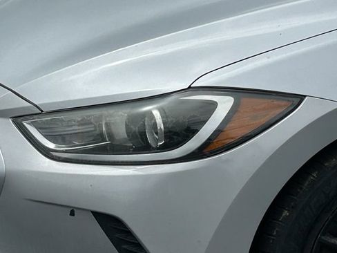 Used 2017 Hyundai Elantra SE FWD image 10