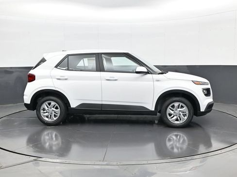 New 2026 Hyundai Venue SE FWD image 4