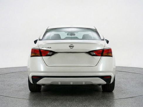 Used 2025 Nissan Altima 2.5 SV FWD image 7