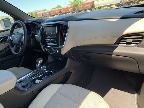 Used 2022 Chevrolet Traverse LS FWD image 32