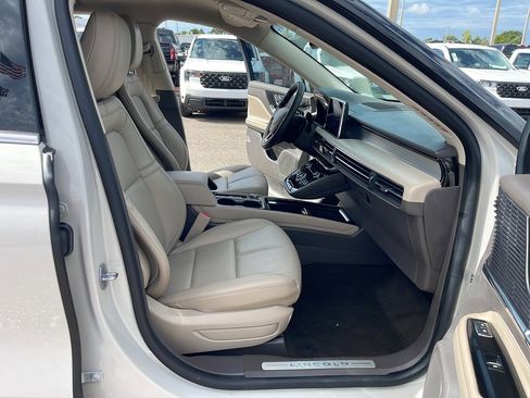 Used 2022 Lincoln Corsair Standard w/ Equipment Group 101A image 14