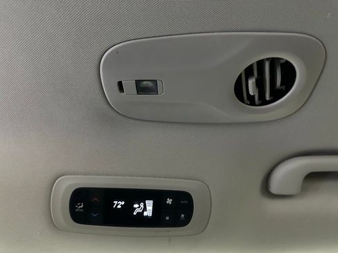 Used 2023 Chrysler Pacifica Touring-L image 54