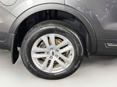 Used 2018 Ford Explorer XLT w/ Equipment Group 202A AWD/4WD image 34