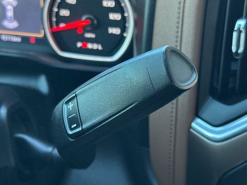 Used 2021 Chevrolet Silverado 1500 High Country w/ Technology Package image 19