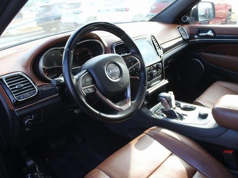 Used 2020 Jeep Grand Cherokee Overland image 3