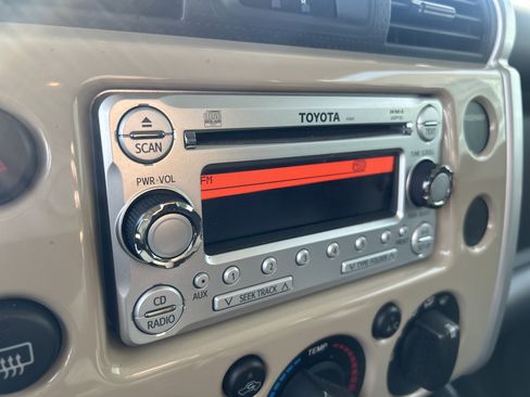 Used 2012 Toyota FJ Cruiser 4WD w/ Convenience Pkg image 17