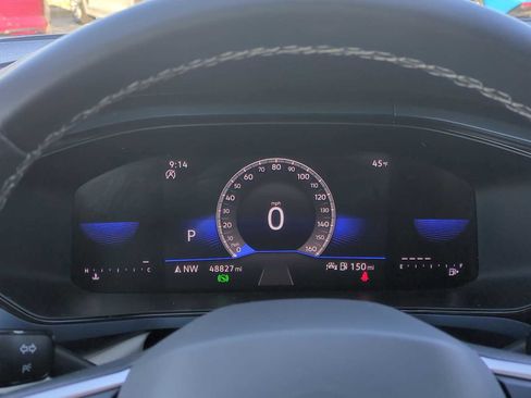 Used 2024 Volkswagen Taos SE image 11