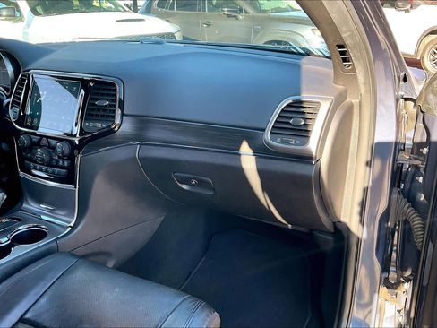 Used 2020 Jeep Grand Cherokee Limited w/ Luxury Group II image 18